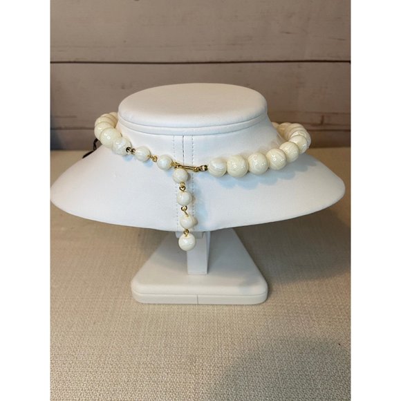 Vintage Off White Marbled  Lucite Necklace - Picture 4 of 6